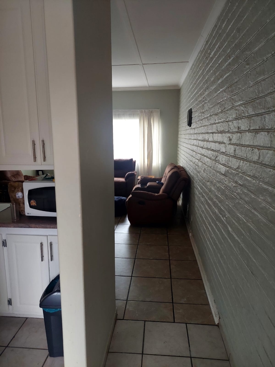 To Let 2 Bedroom Property for Rent in Die Bult North West